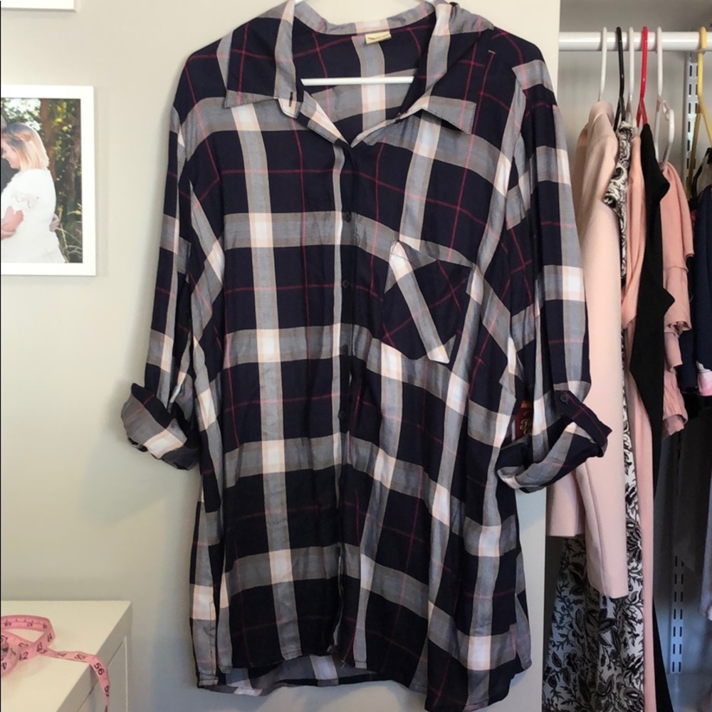 ⚫️ Plaid Button Up